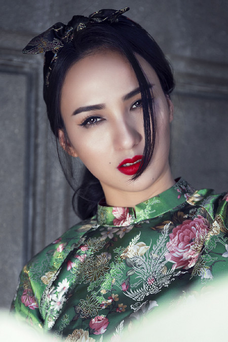 Hoa hậu Ngọc Diễm diện style ấn tượng dạo phố đầu năm mới ảnh 6