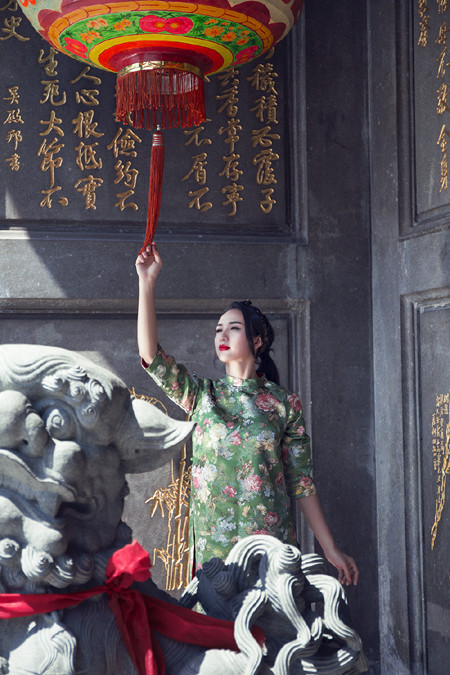 Hoa hậu Ngọc Diễm diện style ấn tượng dạo phố đầu năm mới ảnh 5