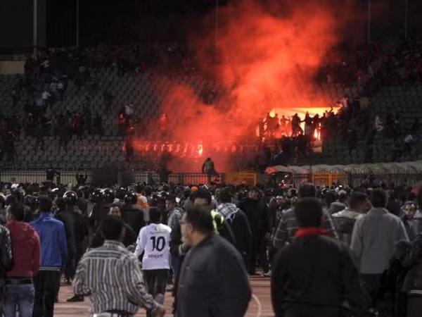 Ai Cập tuyên án tử hình 11 hooligan gây bạo loạn ảnh 1