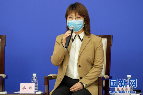 Những ký giả xông pha, dũng cảm trên tuyến đầu chống đại dịch Covid-19 ở Vũ Hán (Trung Quốc) ảnh 5