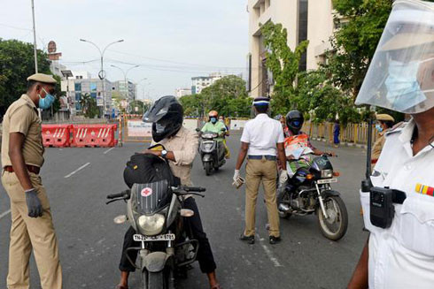 Thất nghiệp mùa Covid-19, nhiều người Ấn Độ "bí quá hóa liều" ảnh 1