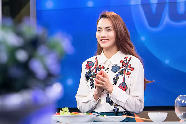Trang Nhung cá tính tự lái xe đi ghi hình ảnh 6