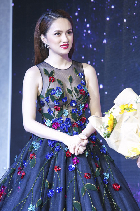 Hương Giang Idol gợi cảm với đầm xuyên thấu ảnh 4