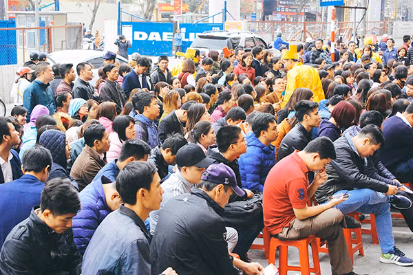 Tiệm vàng lớn xếp hàng dài, tiệm vàng nhỏ ế chỏng chơ ảnh 6