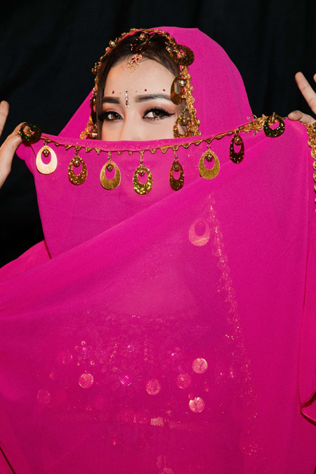 Jennifer Phạm hoá thành "cô dâu 8 tuổi" ảnh 1