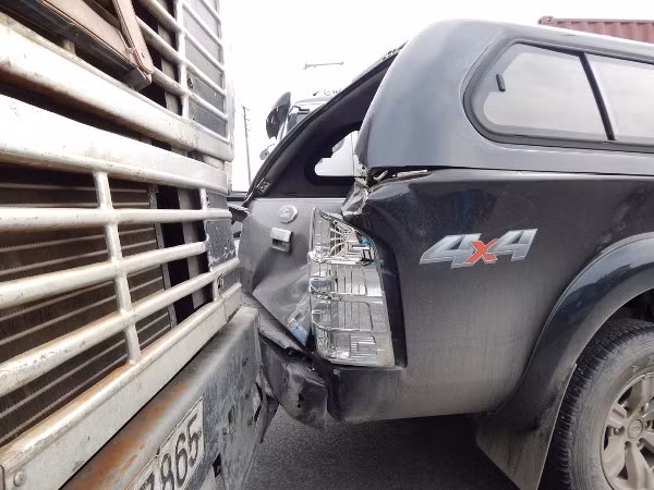 Tai nạn liên hoàn giữa 3 xe ô tô ảnh 2