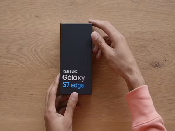 Samsung tung quảng cáo "độc đáo" cho Galaxy S7 và S7 edge ảnh 1