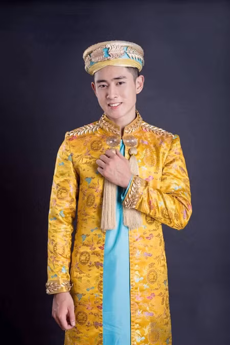 Nam vương Nguyễn Tiến Đạt được NTK Võ Việt Chung "chăm chút" ảnh 1