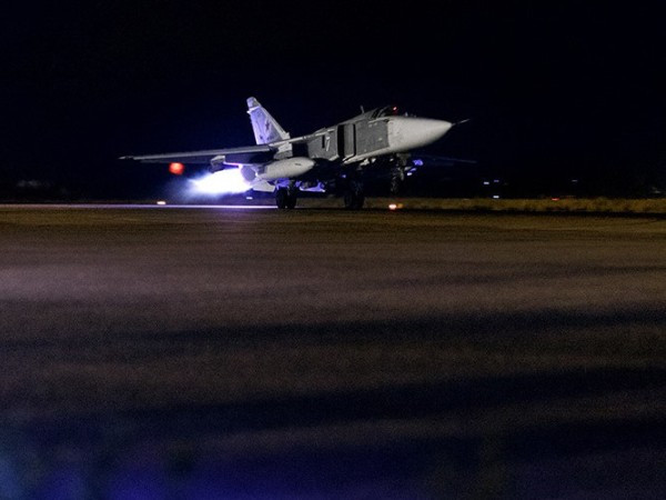 Trong đêm, Nga dội bom dồn dập hang ổ HTS dọc biên giới Thổ Nhĩ Kỳ ảnh 1