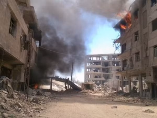 Chiến đấu cơ Nga trút mưa bom xuống khắp tây bắc Syria ảnh 1