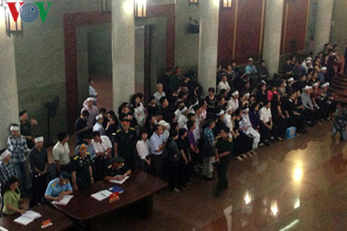 Lễ truy điệu 3 phi công tử nạn trong vụ rơi máy bay ở Vũng Tàu ảnh 31 Lễ truy điệu 3 phi công tử nạn trong vụ rơi máy bay ở Vũng Tàu ảnh 31