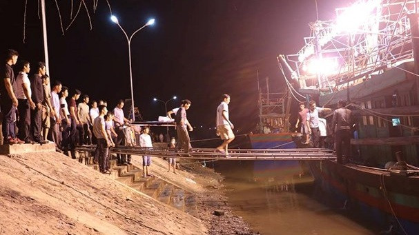 Nam thanh niên đánh cá trên biển thì bị sào va vào đầu dẫn đến tử vong ảnh 1