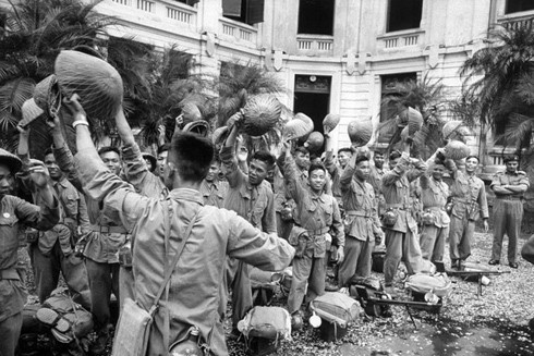 Trận đấu cuối cùng trước khi đoàn quân chiến thắng tiến về Thủ đô ảnh 1