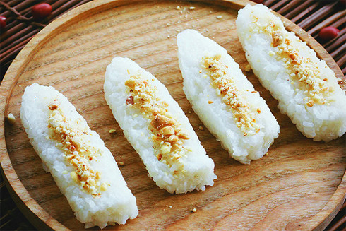 Cơm nắm muối vừng, từ món ăn "lỡ độ đường xa" đến quà quê nơi thành phố ảnh 1 Cơm nắm muối vừng, từ món ăn "lỡ độ đường xa" đến quà quê nơi thành phố ảnh 1