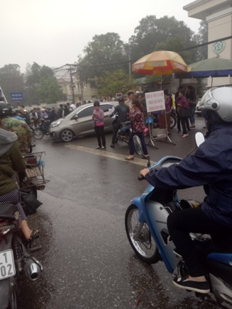 Cần chấn chỉnh trật tự giao thông tại cổng Bệnh viên Bạch Mai ảnh 2