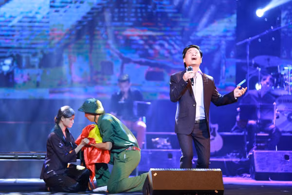 "Hoa cúc vàng": Tôn vinh những người phụ nữ Việt Nam ảnh 5