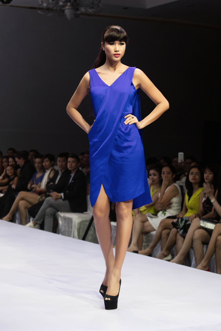 Trang "lạ" tái xuất ấn tượng trên sàn catwalk ảnh 3