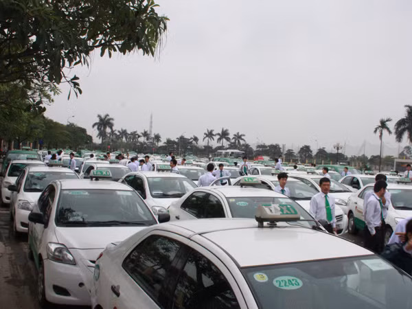 Taxi than trời vì chu kỳ kiểm định rút ngắn ảnh 1