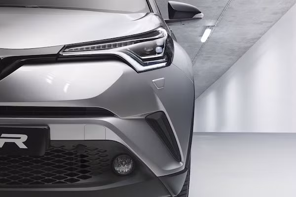 Toyota C-HR mới lộ diện với thiết kế lạ mắt ảnh 2