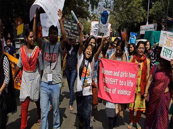 Ấn Độ: Thiếu nữ 16 tuổi bị cưỡng hiếp, thiêu sống ảnh 1