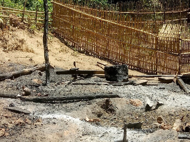 Vứt tàn thuốc gần can xăng, vợ chết chồng bị bỏng ảnh 1