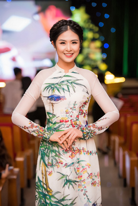 Ngọc Hân - Tố Như "đọ sắc" với phong cách thời trang đối lập ảnh 6 Ngọc Hân - Tố Như "đọ sắc" với phong cách thời trang đối lập ảnh 6