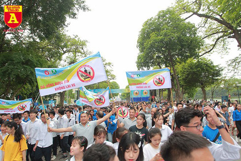 Siết chặt quảng cáo, xóa bỏ thói quen ép nhau uống rượu bia ảnh 1