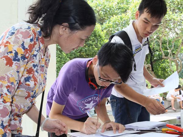 Quy định chi tiết danh mục các khoản thu: Ngăn "đẻ" thêm các khoản thu vô lý ảnh 1