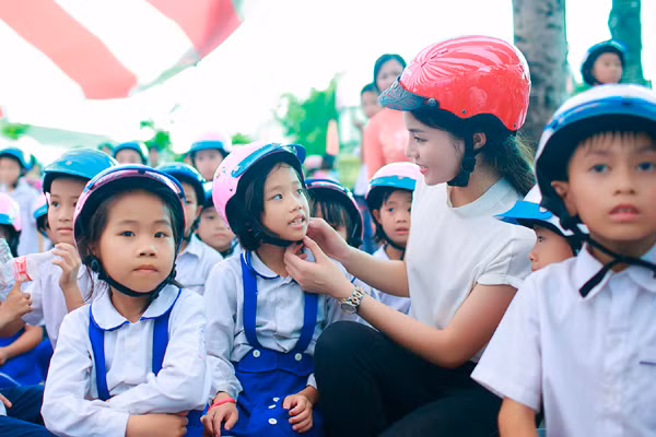 Hoa hậu Kỳ Duyên diễn hài cùng Xuân Bắc, Tự Long ảnh 7