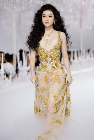 Á hậu Huyền My: Năm tuổi, nhưng không sợ kém may mắn ảnh 2