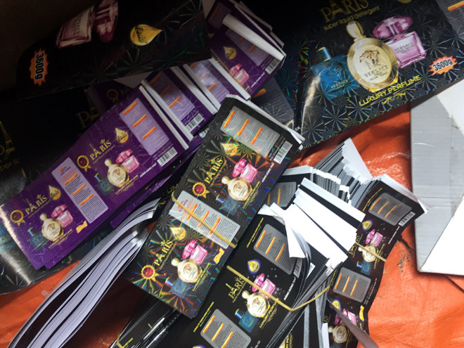 Đột kích cơ sở sản xuất nước giặt giả ảnh 8 Đột kích cơ sở sản xuất nước giặt giả ảnh 8