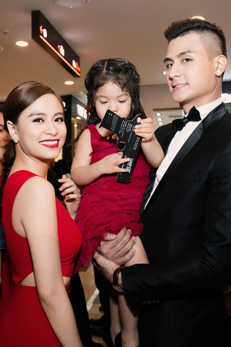 Hoàng Thuỳ Linh gợi cảm bên Vĩnh Thuỵ trong buổi ra mắt "Truy sát" ảnh 6 Hoàng Thuỳ Linh gợi cảm bên Vĩnh Thuỵ trong buổi ra mắt "Truy sát" ảnh 6