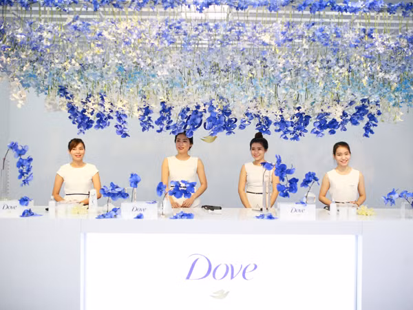 Dove- Hoa Lan tỏa sắc- tôn vinh vẻ đẹp tinh khiết của người phụ nữ ảnh 1
