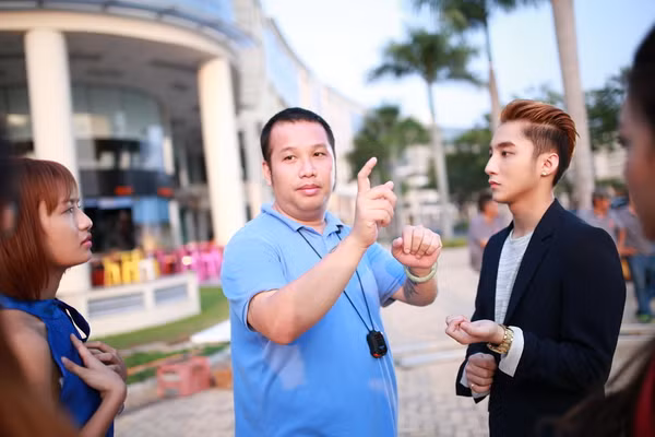 Sơn Tùng M-TP khoe “bạn gái mới” trong MV "Âm thầm bên em" ảnh 4