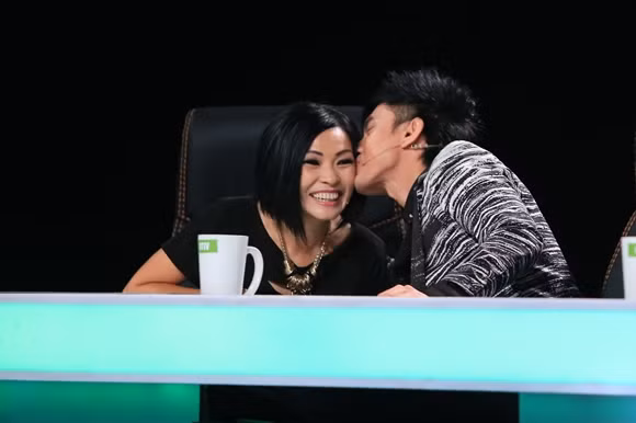 Đan Trường "phá" hình ảnh nghiêm túc, hôn lên má Phương Thanh ảnh 1