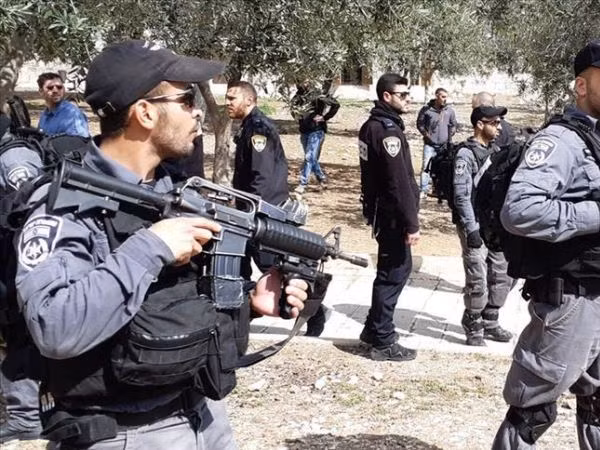 Cảnh sát Isarel tấn công các tín đồ người Palestine ở Nhà thờ Hồi giáo Al-Aqsa ảnh 1 Cảnh sát Isarel tấn công các tín đồ người Palestine ở Nhà thờ Hồi giáo Al-Aqsa ảnh 1