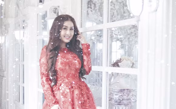 Kim Trang nồng nàn sắc đỏ đón Giáng sinh ảnh 5