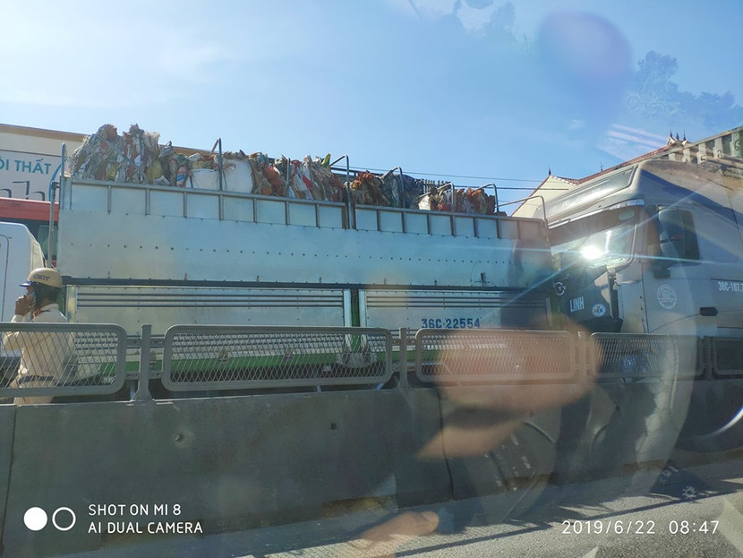 Tai nạn liên hoàn giữa 4 xe ô tô khiến QL1A ách tắc ảnh 3