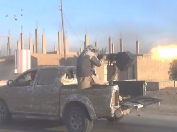 Chiến sự Syria: SDF bất ngờ bị IS đánh thiệt hại nặng nề ở Deir Ezzor ảnh 1