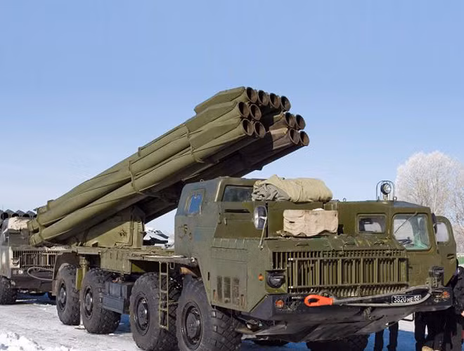 Ngoài ra, đầu đạn được gắn trên các loại đạn thuộc hệ thống Tornado có khả năng xuyên phá giáp của xe thiết giáp và xe cơ giới bộ binh.