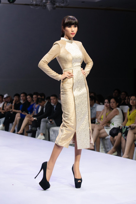 Trang "lạ" tái xuất ấn tượng trên sàn catwalk ảnh 6