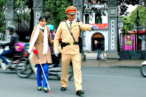 CSGT không đơn thuần chỉ biết phân luồng, điều khiển giao thông ảnh 10 CSGT không đơn thuần chỉ biết phân luồng, điều khiển giao thông ảnh 10