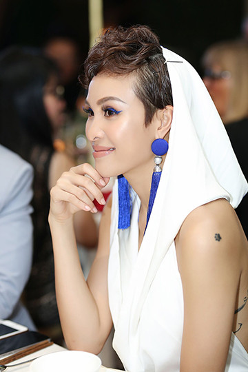 Phương Mai hở táo bạo, khoe trọn hình xăm ở lưng ảnh 10 Phương Mai hở táo bạo, khoe trọn hình xăm ở lưng ảnh 10