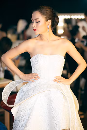 Hoàng Thùy Linh làm giám khảo chung kết "Thử thách cùng bước nhảy" ảnh 4 Hoàng Thùy Linh làm giám khảo chung kết "Thử thách cùng bước nhảy" ảnh 4