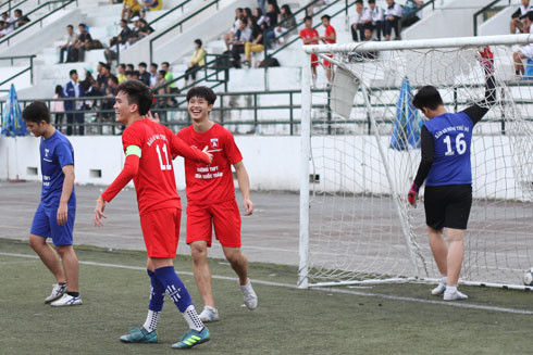 Sự vượt trội của nhà đương kim vô địch ảnh 1