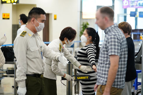 Đánh chặn tội phạm ma túy qua đường hàng không ảnh 2