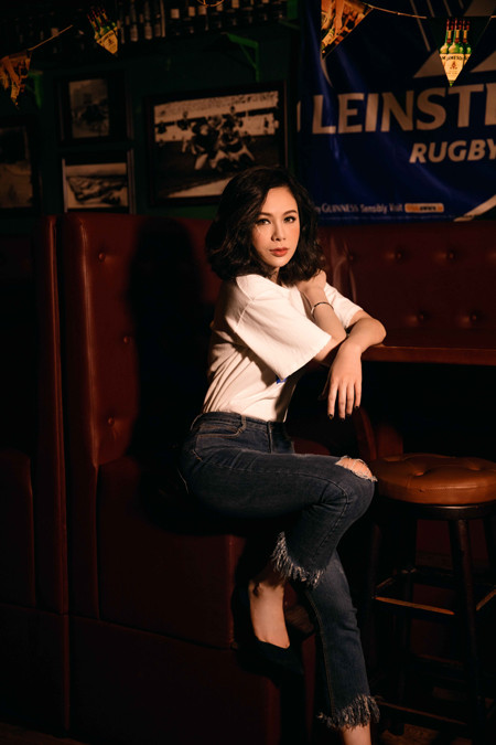 Hoa hậu Victoria Phương Nguyễn gợi nhớ phong cách thời trang thập niên 80 ảnh 4