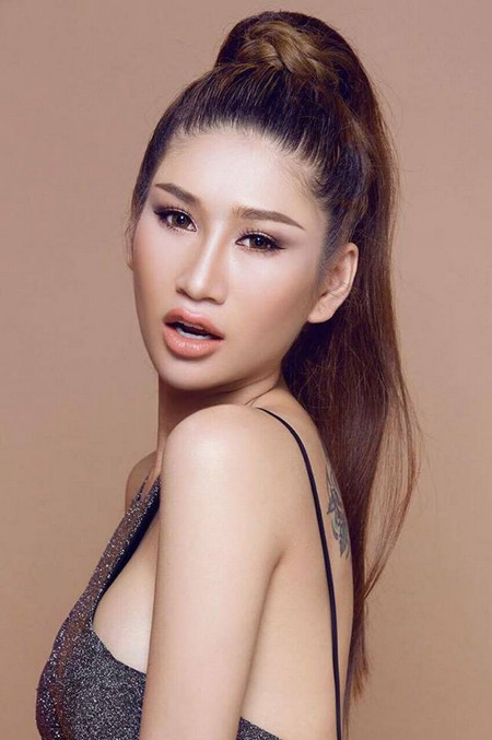 Người mẫu Quỳnh Thi "hút hồn" với vòng 1 căng tràn gợi cảm ảnh 4 Người mẫu Quỳnh Thi "hút hồn" với vòng 1 căng tràn gợi cảm ảnh 4