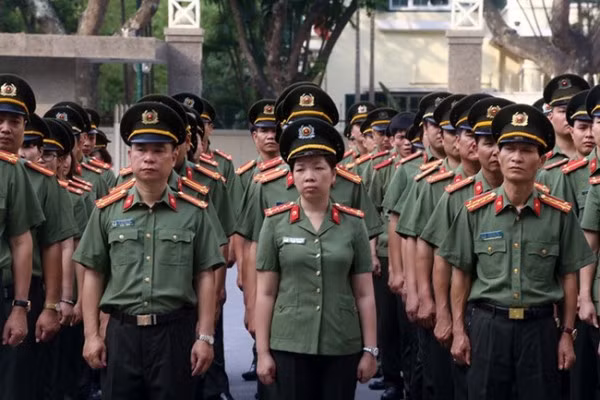 Chính quy, uy lực và thân thiện ảnh 5