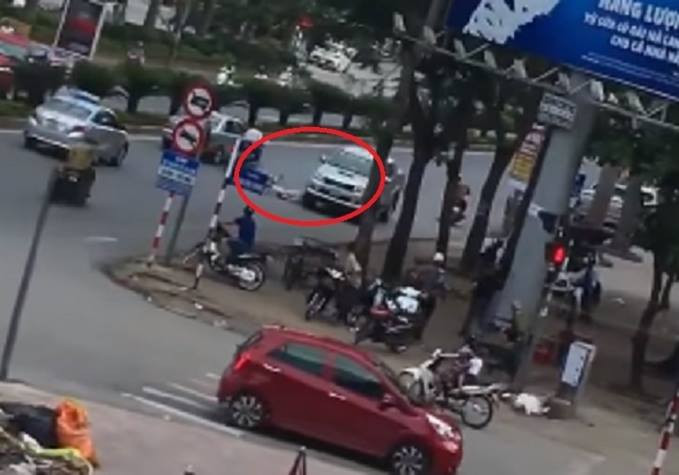 Tài xế lùi xe cán người phụ nữ đi xe đạp tử vong ảnh 1